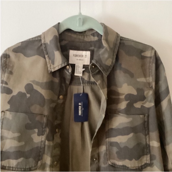 New Forever 21 Cotton Camouflage Snap Closure Shacket Utility Shirt Size Small - Picture 5 of 12